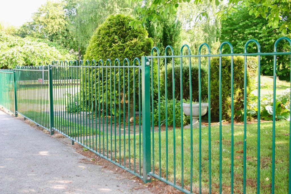 Bow Top Fence